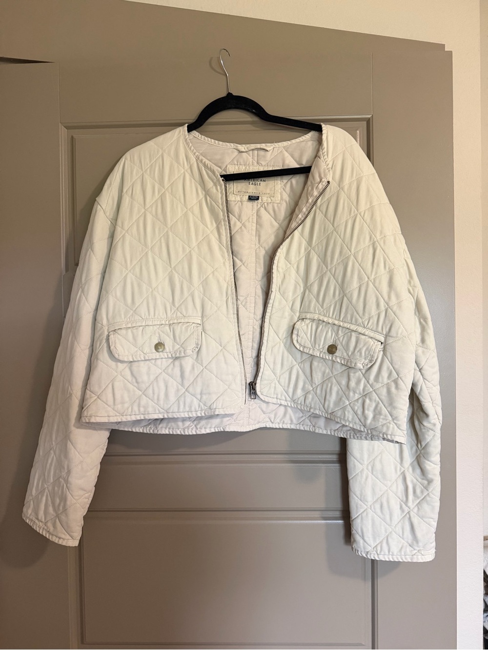 American Eagle Outfitters Quilted Crop Puffer Jacket in Off-White